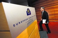 Марио Драги, президент Европейского центробанка, заявил, что ведомство готово дать триллион евро на поддержку экономики. ЕЦБ будет выкупать активы на 60 миллиардов евро в месяц.