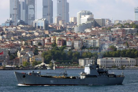 Турция не будет закрывать проход российским военным и гражданским кораблям через Босфор и Дарданеллы