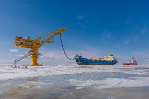 Самый северный терминал "Ворота Арктики" начал отгрузку нефти потребителям