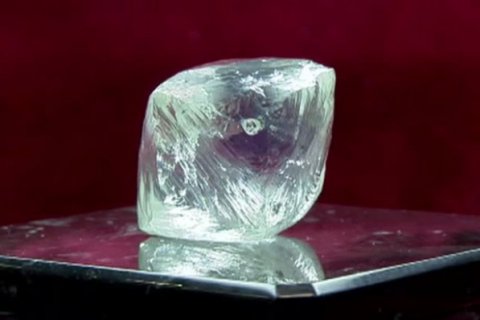 В Якутии добыли сразу два особо крупных алмаза