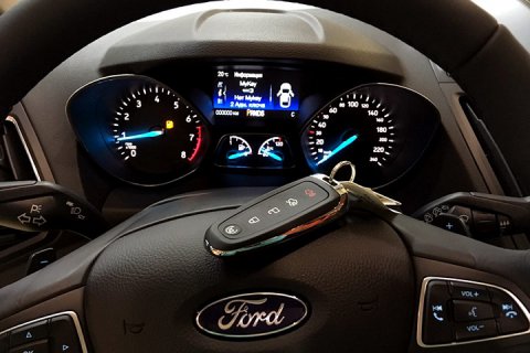 Смарт-кроссоверы Ford Kuga и бизнес-седаны Ford Mondeo российского производства оборудованы системой дистанционного запуска двигателя Ford Remote Star