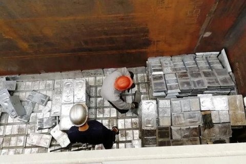 На крупнейшем в России заводе по производству металлических конструкции готовят к запуску ванну горячего цинкования