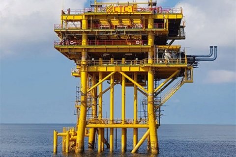 На морской платформе СТС-1 месторождения Белуга получена первая нефть