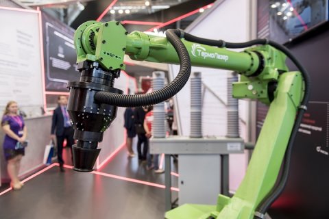 Первый в Росии мобильный робот для лазерной обработки металлов показали на «Иннопроме»