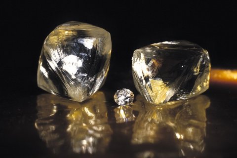 АЛРОСА успешно реализовала крупные алмазы на аукционах в Бельгии и Израиле