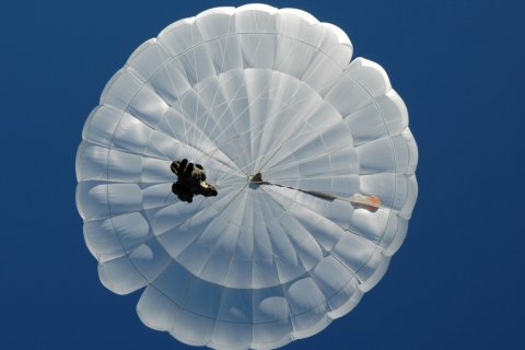Новый парашют Ростеха позволит десантироваться с высоты 150 метров