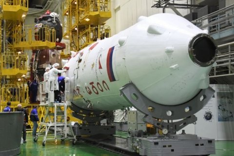 Космический корабль "Союз МС-21" состыкован с переходным отсеком