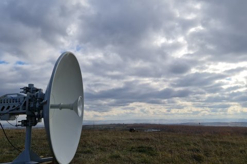 Холдинг «Росэлектроника», входящий в Госкорпорацию Ростех, начал поставки обновленных станций тропосферной связи «Гроза»