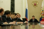 Медведев потребовал расчистить дорогу инвестициям