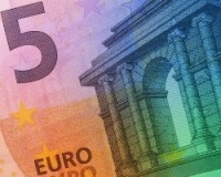 Курс евро к рублю обновил пятилетний максимум