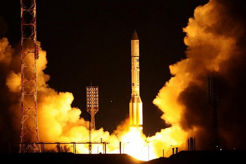 Созданный при финансовой поддержке ВЭБа новый российский телекоммуникационный спутник «Экспресс-АМ7» успешно выведен на орбиту