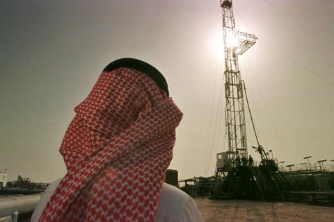 Нефть продолжает дорожать из-за конфликта Тегерана и Эр-Рияда