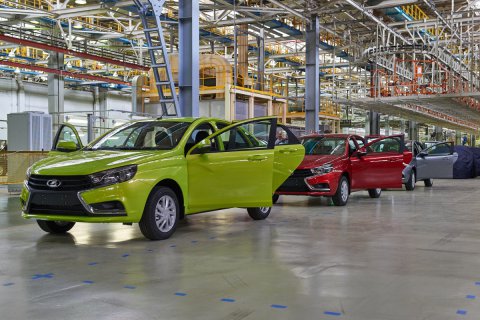 Россияне массово скупают новые автомобили Lada