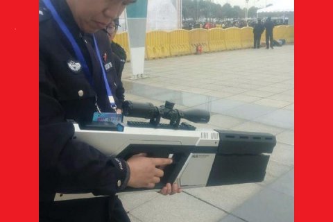 Китайские полицейские испытали лазерное оружие для борьбы с террористами