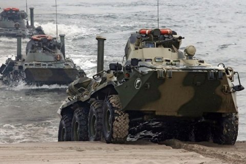 Более 30 бронетранспортеров БТР-82А получила морская пехота Каспийской флотилии