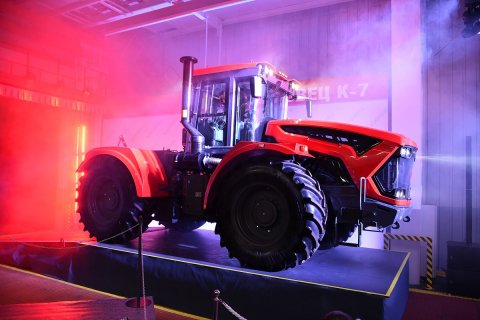 Трактор нового поколения презентовали на Кировском заводе