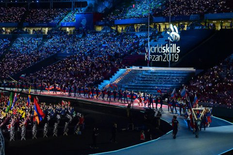Дмитрий Медведев объявил старт 45-го мирового чемпионата WorldSkills в Казани в День Российского флага