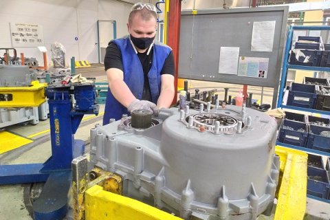 На заводе двигателей ПАО «КАМАЗ» приступили к серийному выпуску новой раздаточной коробки РК 621