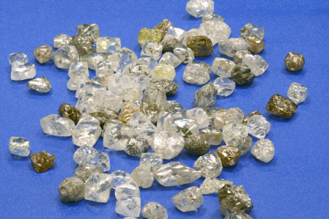 АЛРОСА сообщает предварительные результаты продаж алмазного сырья и бриллиантов за декабрь и 12 месяцев 2020 года