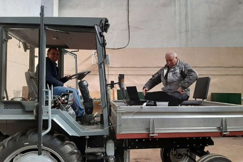 В России продолжается работа над созданием первого серийного электрического трактора