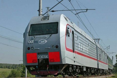 Парк грузовых локомотивов красноярской железной дороги пополнили современные электровозы