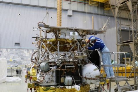 Роскосмос ведёт сборку нового космического аппарата "Электро-Л"