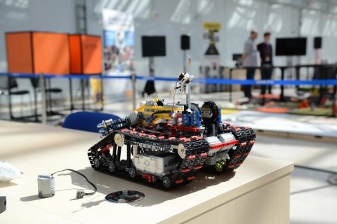 Студенты-инженеры НГТУ НЭТИ собрали миниатюрного робота для МЧС