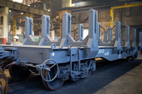 На Уралвагонзаводе создали новый вагон-платформу модели 23-592-03