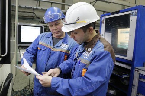 Работникам Тихвинского вагоностроительного завода повышается оклад заработной платы до 65%, это коснется пяти тысяч сотрудников