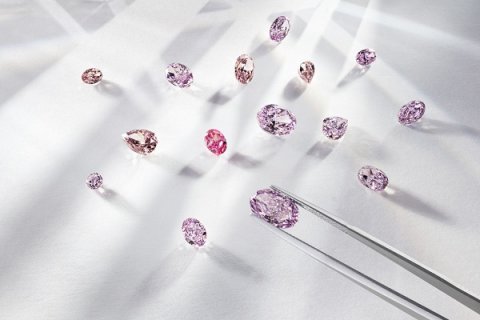 АЛРОСА представит на аукционе коллекцию из 15 редких бриллиантов розово-пурпурного цвета