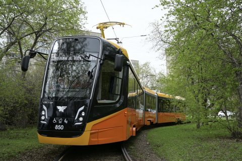 Руководству Свердловской области был представлен новый трамвай от УКВЗ