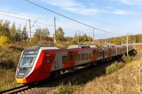 На заводе «Уральские локомотивы» завершена приемка восьмивагонного электропоезда «Финист» серии ЭС104