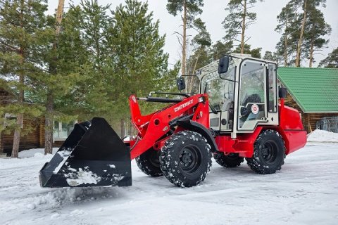 Первый российский фронтальный погрузчик c сочлененной рамой готов к серийному производству Первый российский фронтальный погрузчик c сочлененной рамой готов к серийному производству
