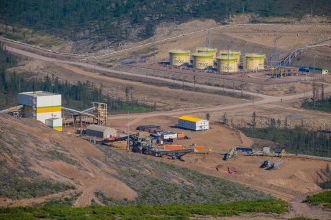 «Северсталь» поставила гигантские топливные резервуары для рудника «Гросс»