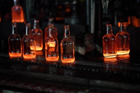 «Сибстекло» инвестирует в модернизацию производства для увеличения выпуска бесцветной стеклотары