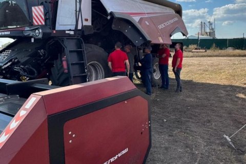 Сельхозпроизводители Поволжья оценили современную технику «Ростсельмаш» на демопоказе в Саратовской области