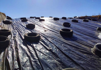 Пленка черная укрывная для силосных ям и траншей