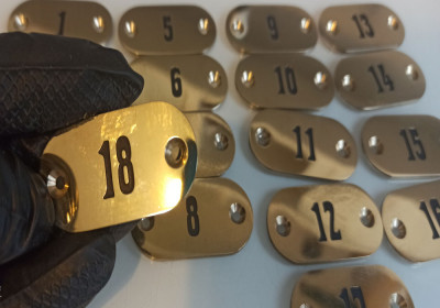 Номерки на кресла из латуни