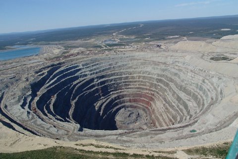 АЛРОСА изучает возможность попутной добычи титана из кимберлитовых трубок «Удачная» и «Зарница»