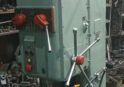 Станки сверлильные 2С132; 2Н135; 2Н125; 2Н150; 2К52; 2532Л; 2Л53У; 2М55; 2А554